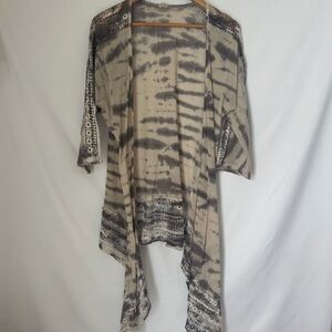 Gimmicks by BKE Beige and Black Patterned Sweater